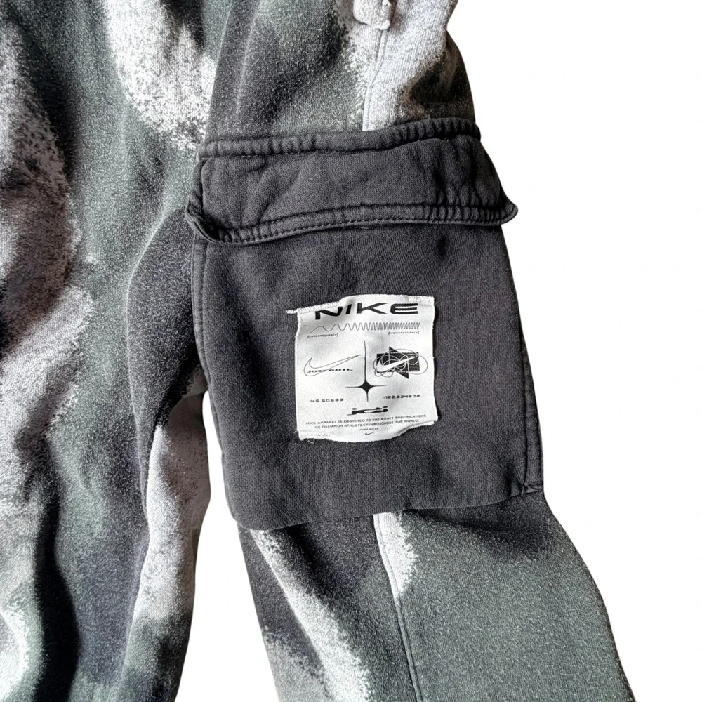 Nike Sportswear Cargo Sweatpants Camo‎ Fleece Joggers Grey Black Mens Medium